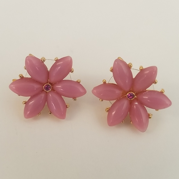 Pretty Pink Flower Earrings - Picture 2 of 4